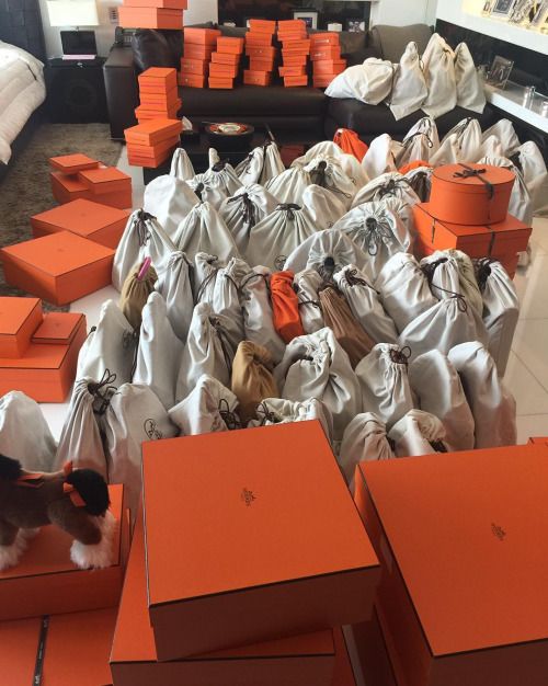 Dubai Mall to Ghana Delivery Assignment